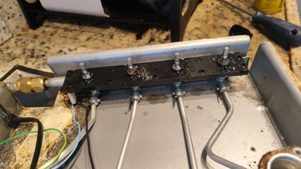 Aplicação de resina em tubulação de gás na Ilha do Governador