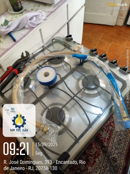 Imagem ilustrativa de Instalação de fogão em cozinha industrial