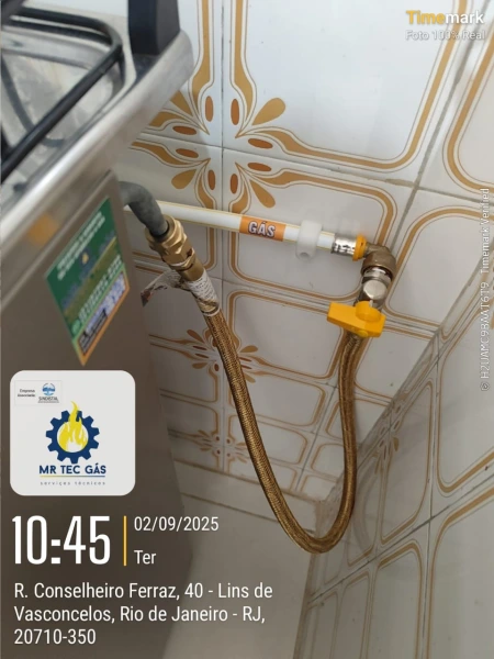 Instalação de tubulação de gás industrial