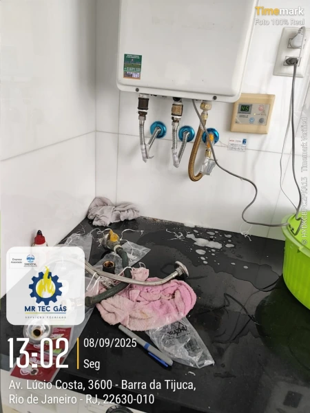 Manutenção de aquecedor a gás residencial